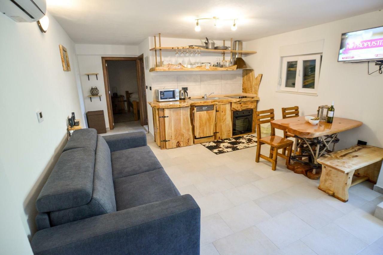 Luxury Apartments Boduja Sukosan Luaran gambar