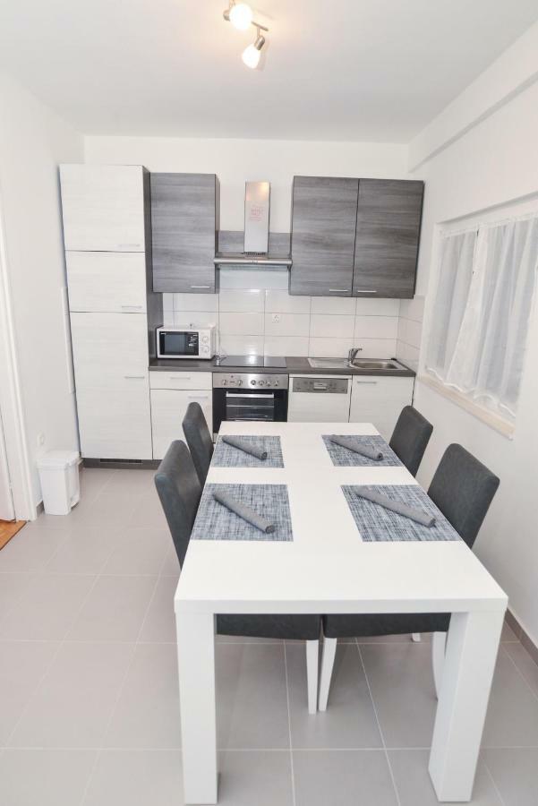 Luxury Apartments Boduja Sukosan Luaran gambar
