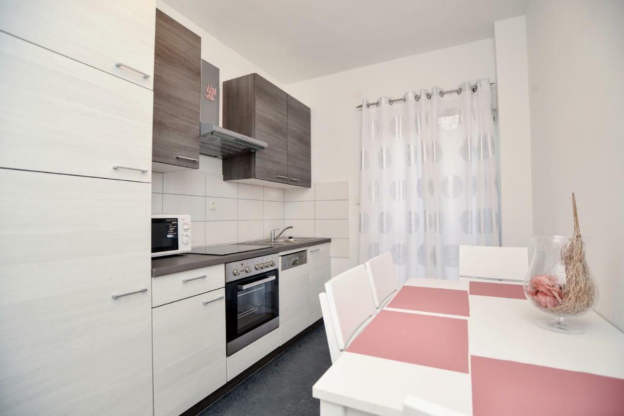 Luxury Apartments Boduja Sukosan Luaran gambar
