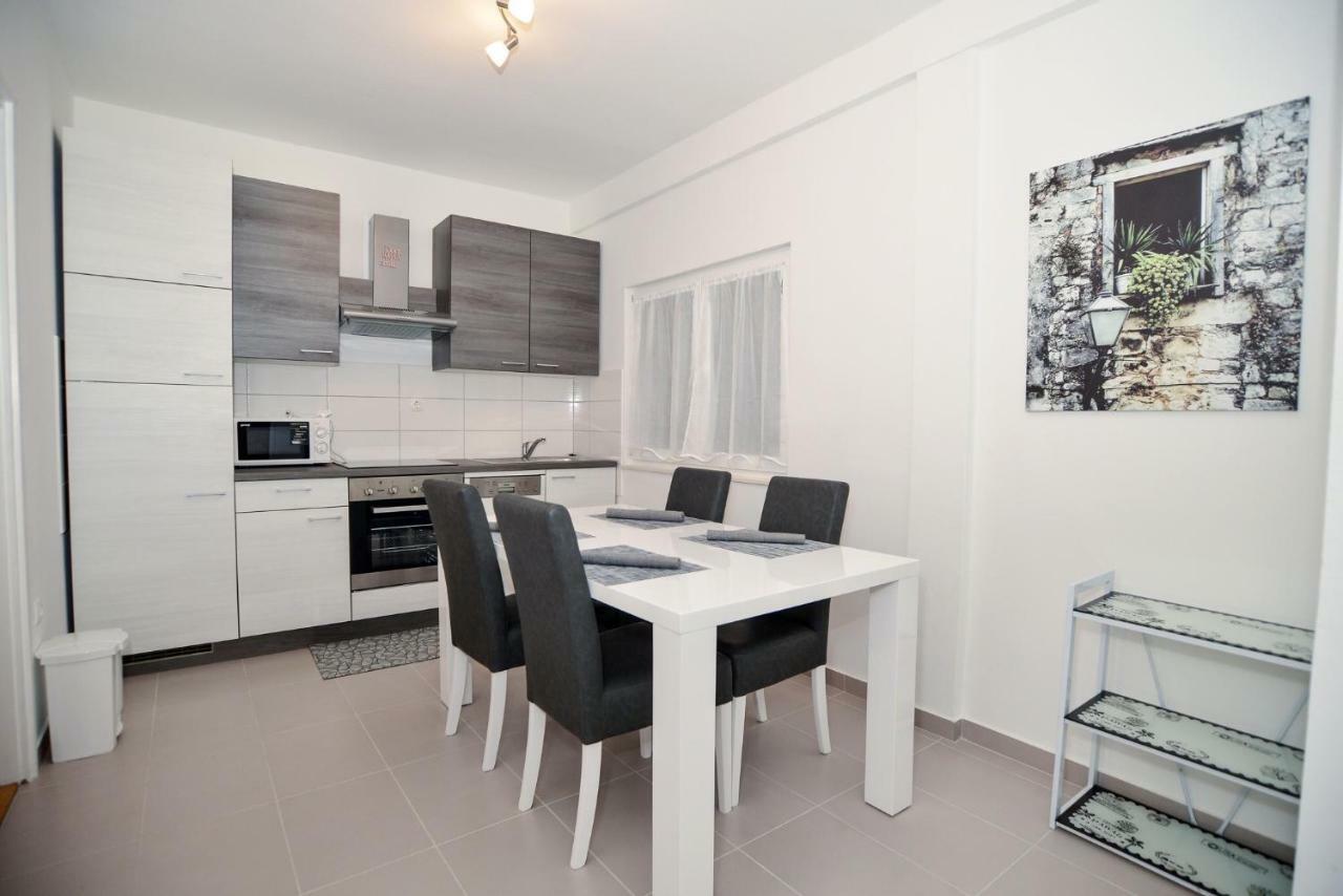 Luxury Apartments Boduja Sukosan Luaran gambar