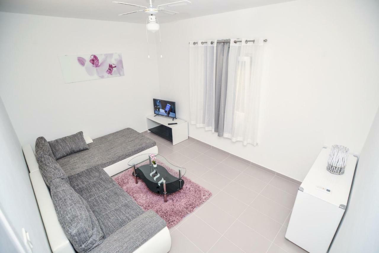 Luxury Apartments Boduja Sukosan Luaran gambar