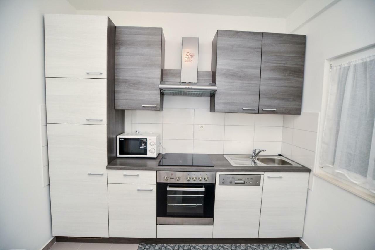 Luxury Apartments Boduja Sukosan Luaran gambar