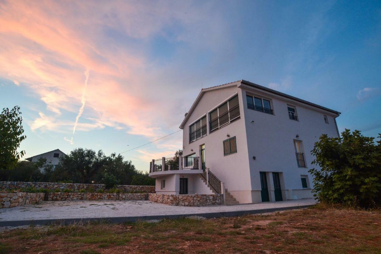 Luxury Apartments Boduja Sukosan Luaran gambar
