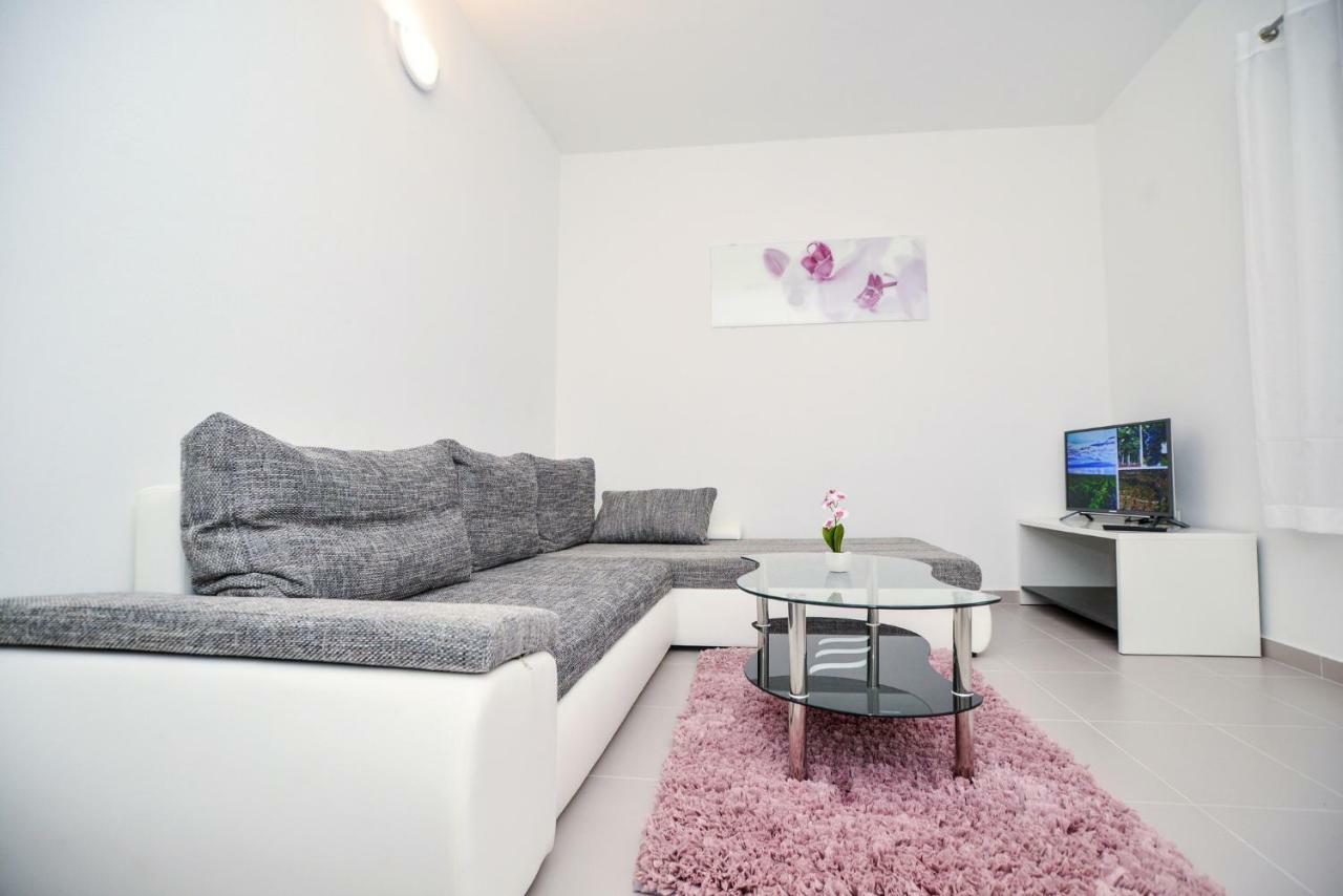 Luxury Apartments Boduja Sukosan Luaran gambar